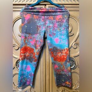 Capri leggings by Kos USA in Tye Dye sz medium hi waisted guc